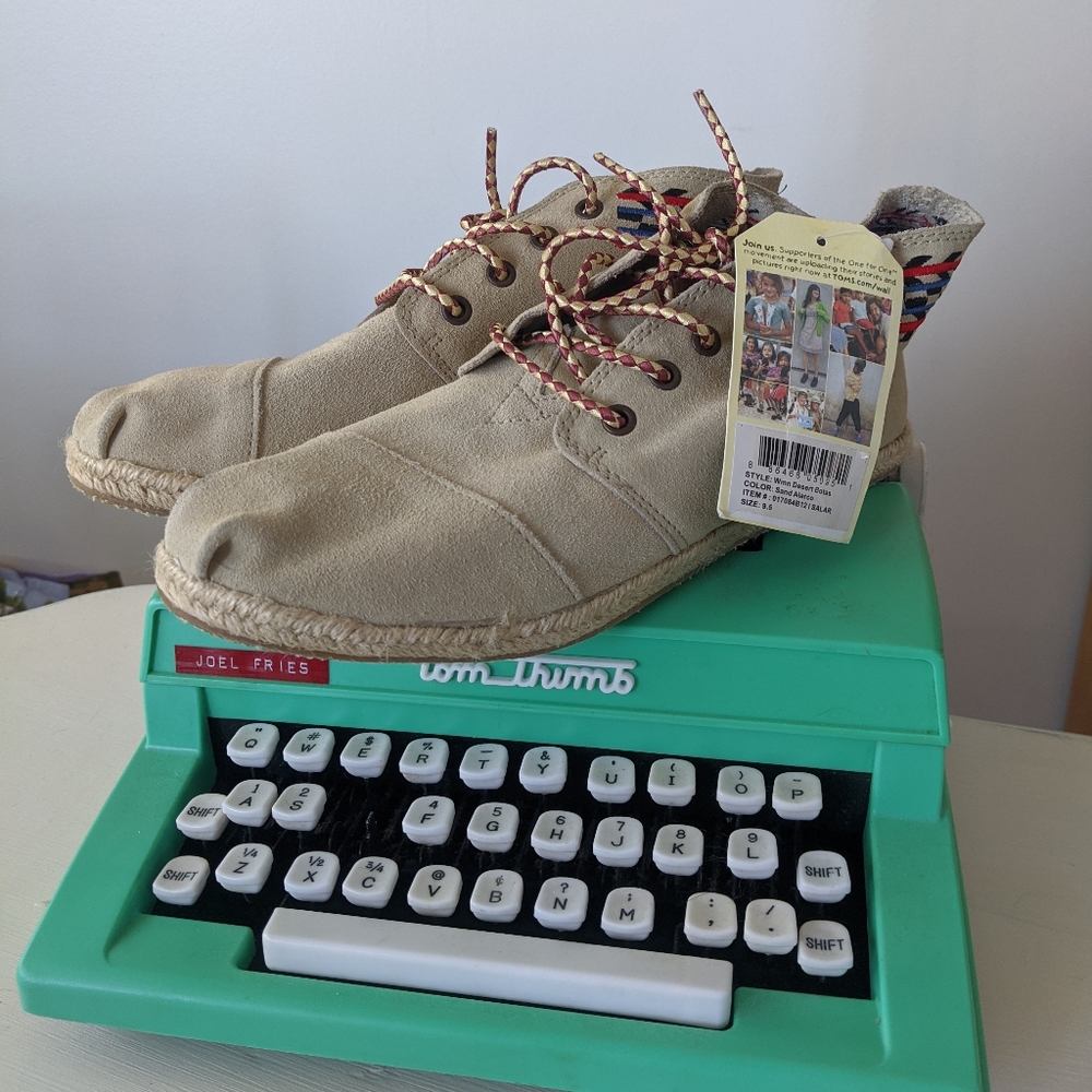 Tom's womans NWT Desert Boots